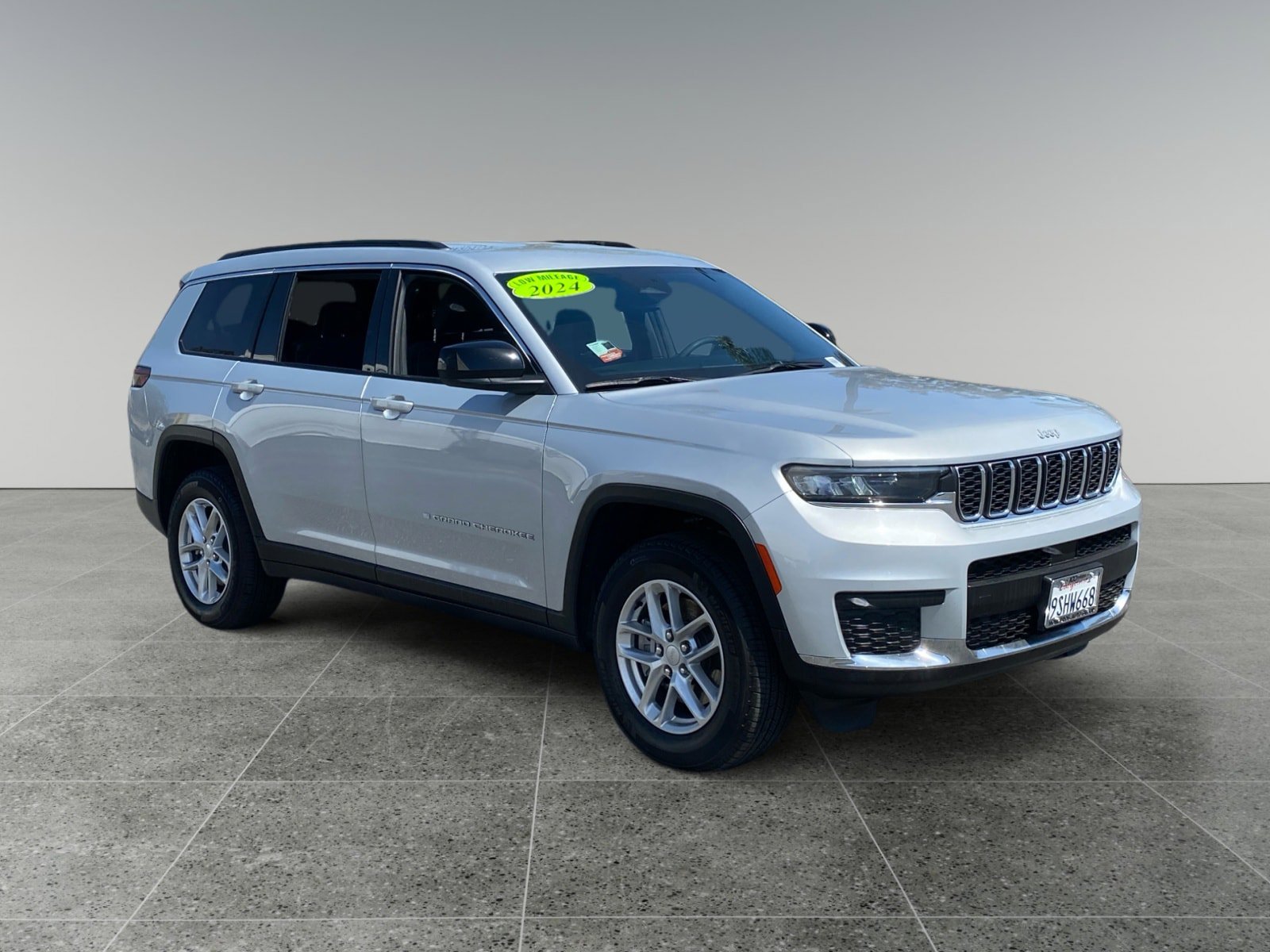 Used 2024 Jeep Grand Cherokee L Laredo RWD image 7