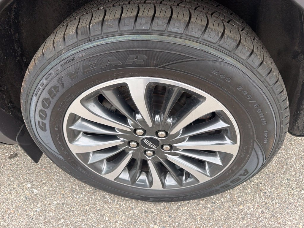 Used 2023 Lincoln Nautilus AWD w/ Premium Package image 9