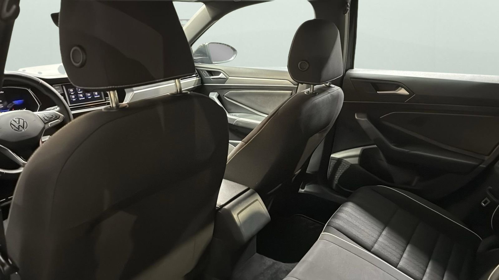 Used 2023 Volkswagen Jetta Sport image 9