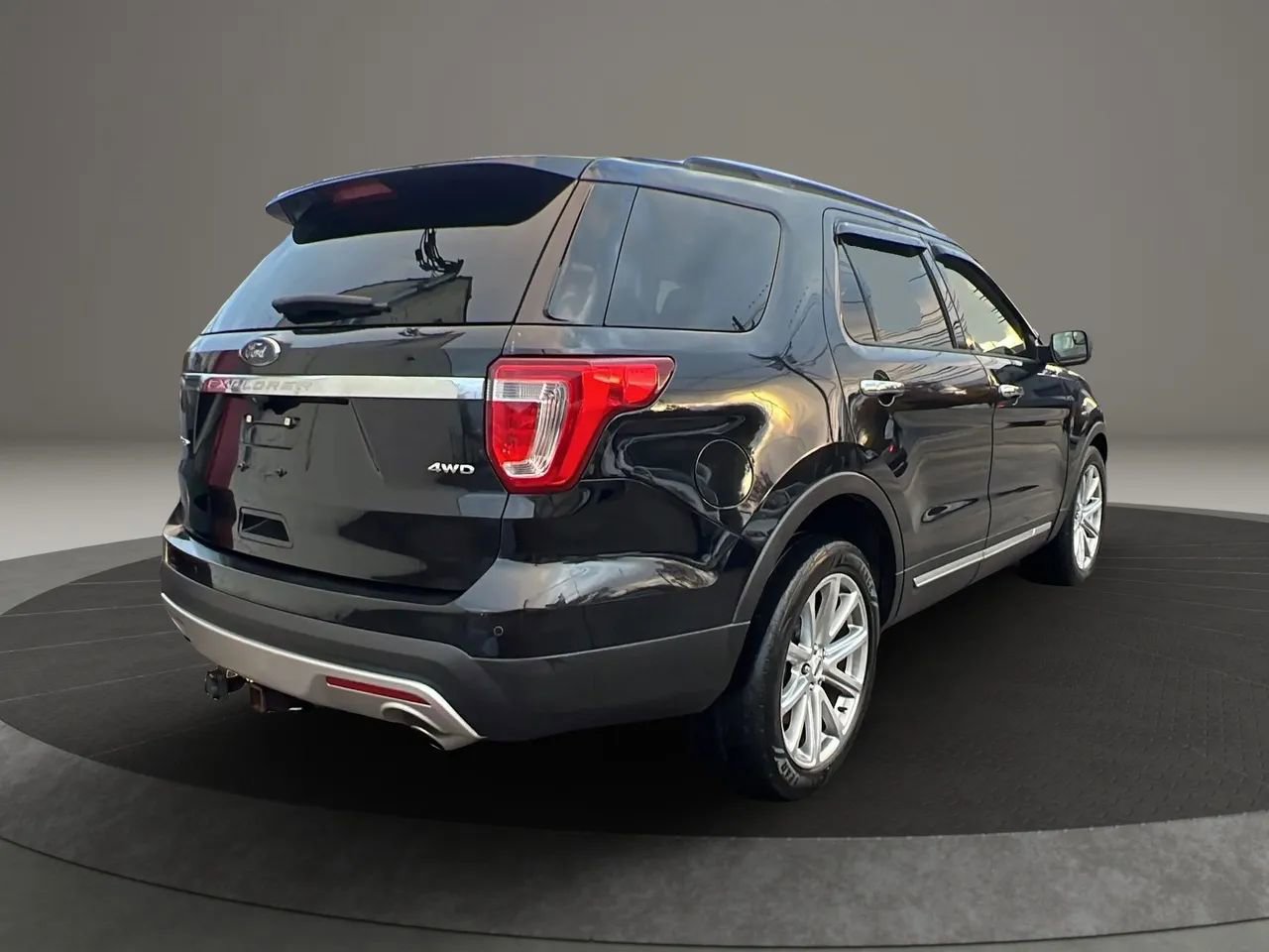 Used 2016 Ford Explorer Limited image 5