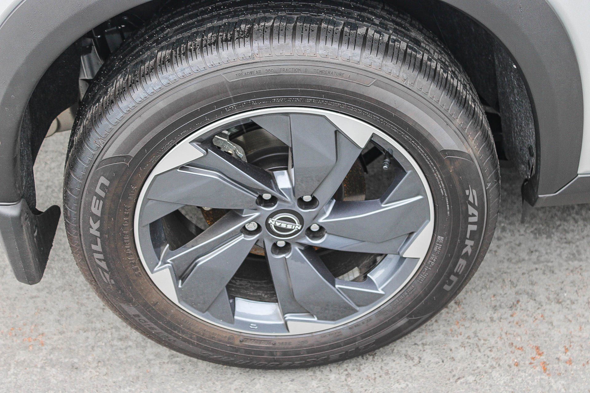 Used 2025 Nissan Rogue SV image 12