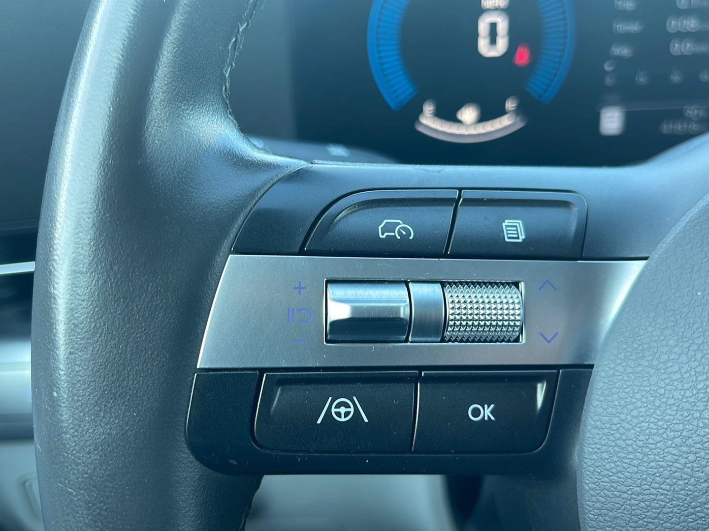 Certified 2025 Hyundai Kona SEL AWD/4WD image 25