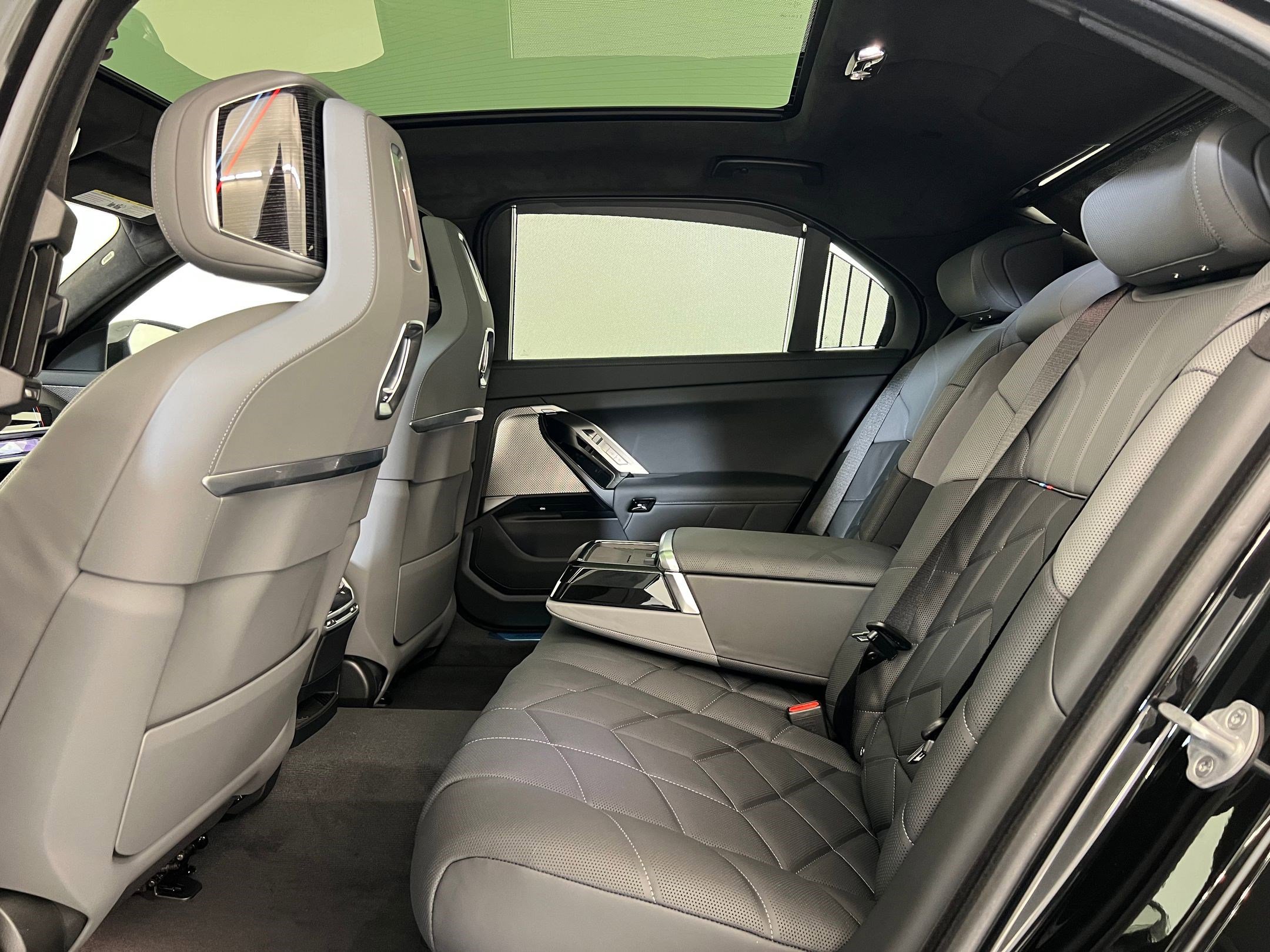 New 2026 BMW i7 eDrive50 w/ Executive Package image 14