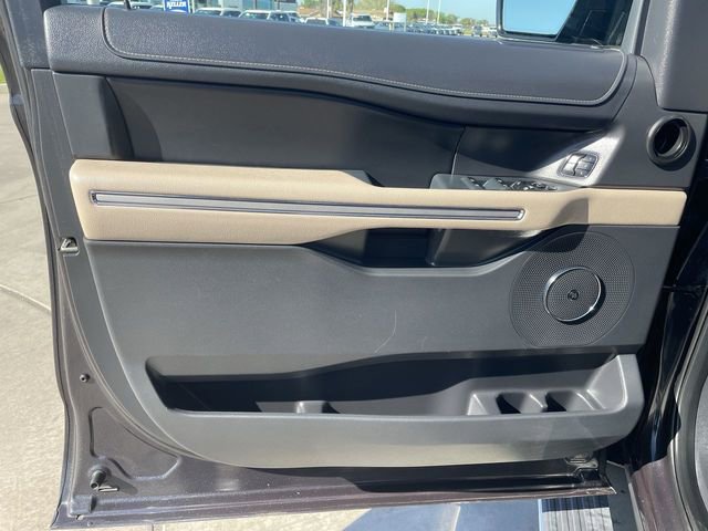 Used 2024 Ford Expedition Limited image 23