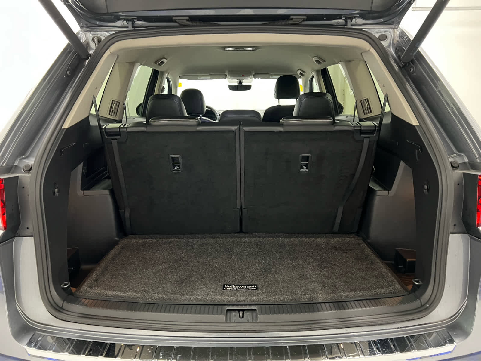 Used 2021 Volkswagen Atlas SE w/ Towing Package image 9