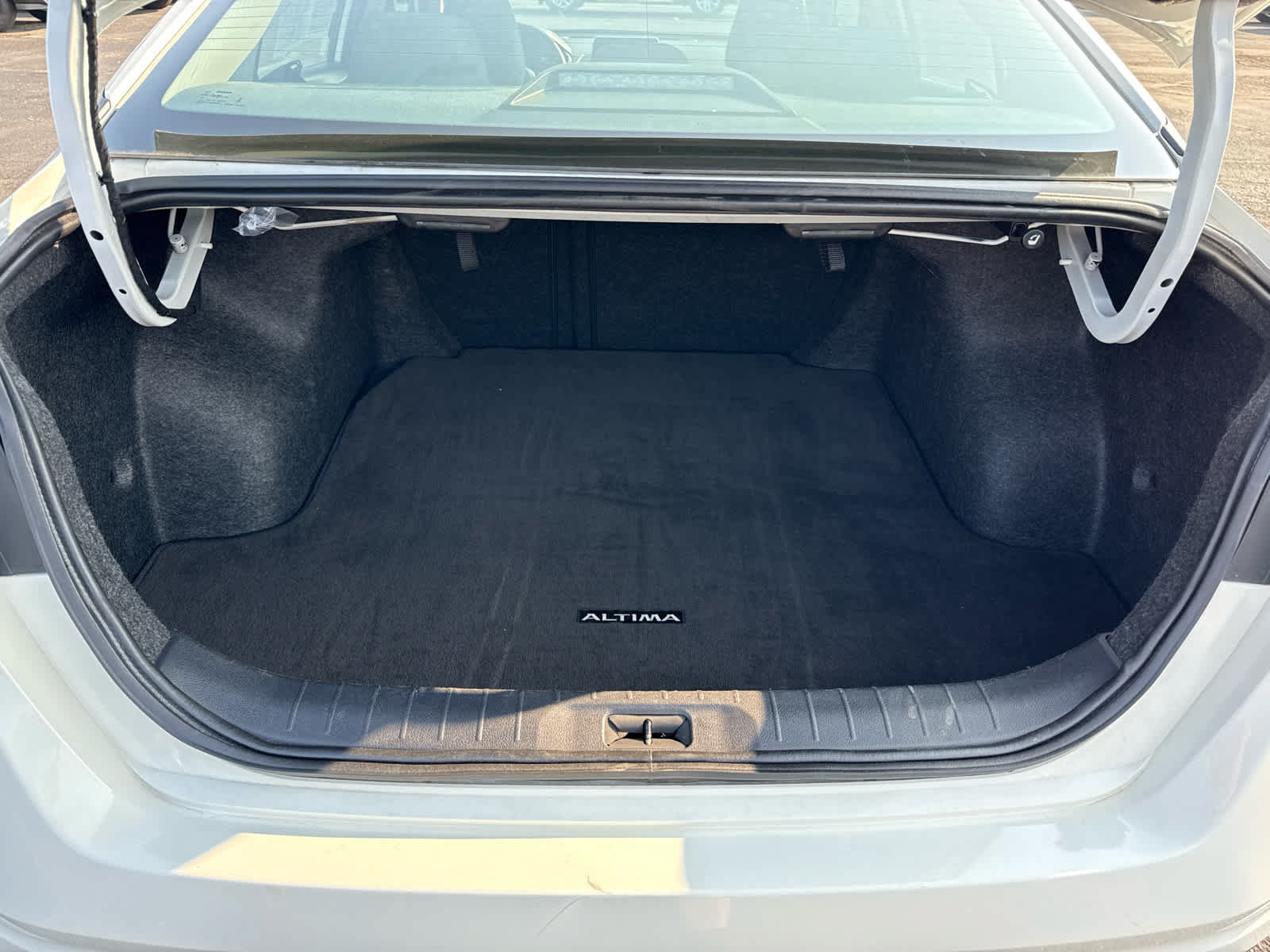 Used 2025 Nissan Altima 2.5 SV FWD image 23