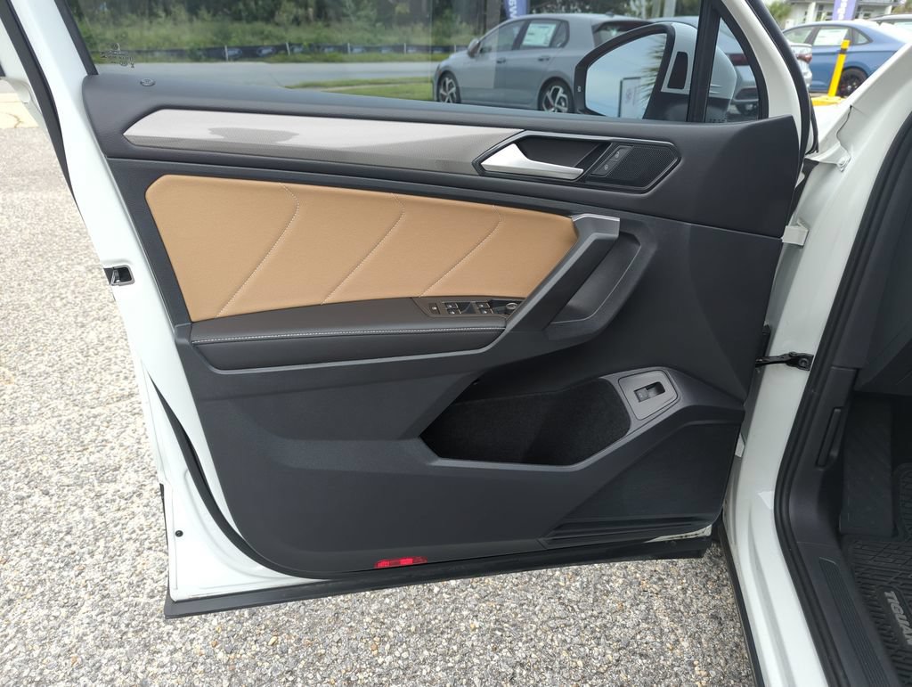 Certified 2024 Volkswagen Tiguan SE w/ Panoramic Sunroof Package FWD image 18