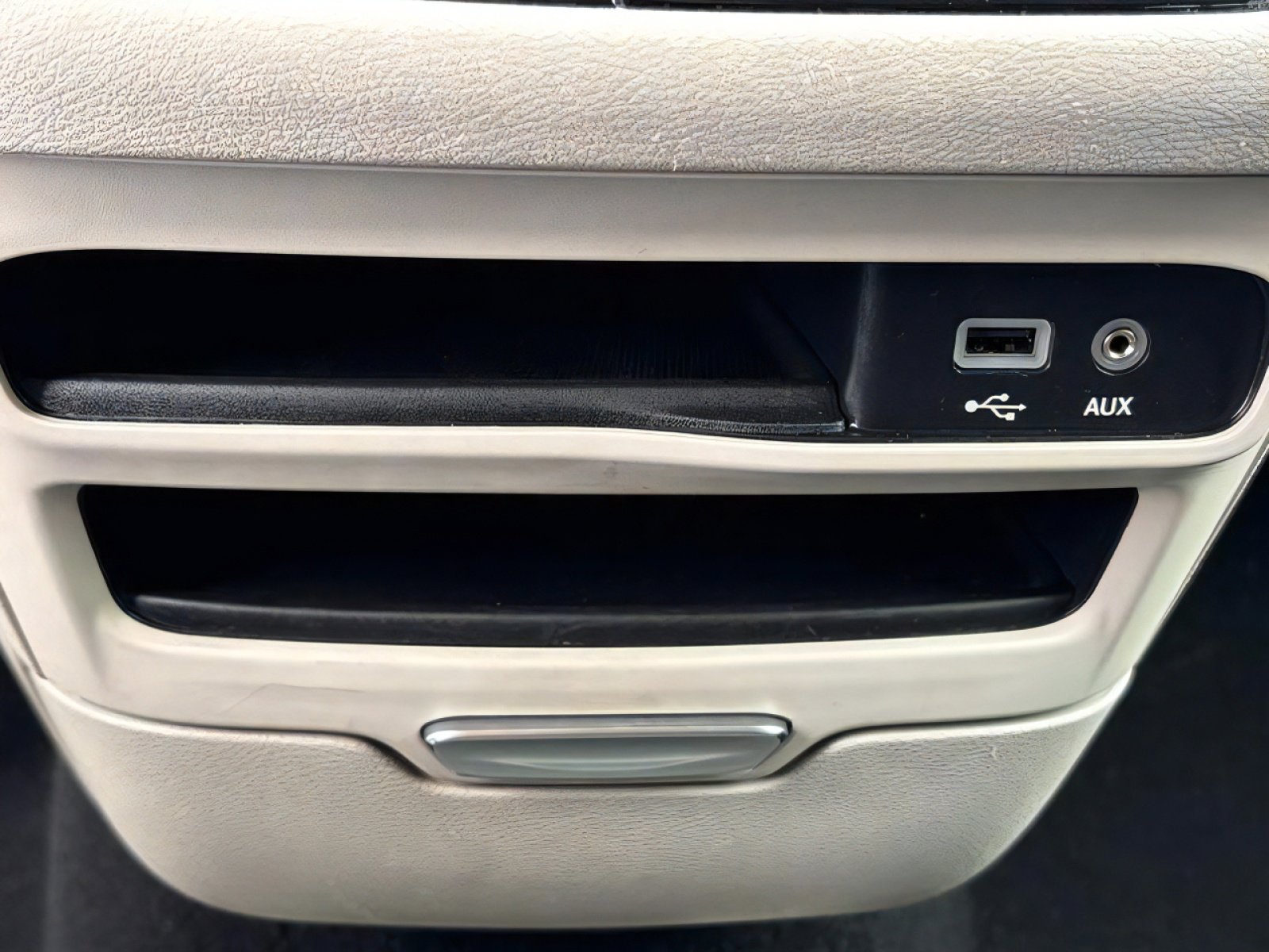 Used 2020 Chrysler Voyager L FWD image 26