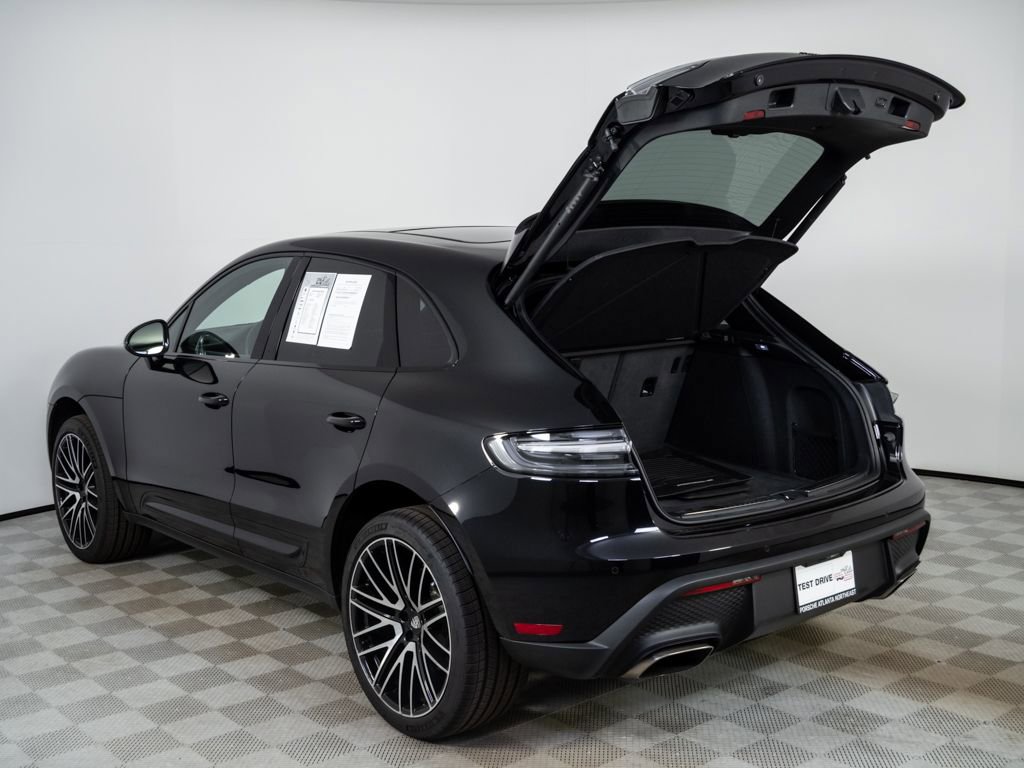 Certified 2025 Porsche Macan image 33