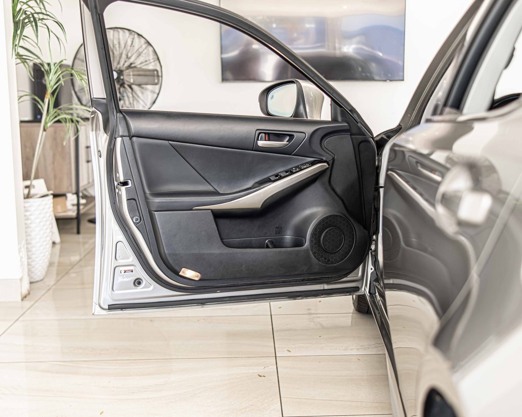 Used 2017 Lexus IS 300 AWD image 33