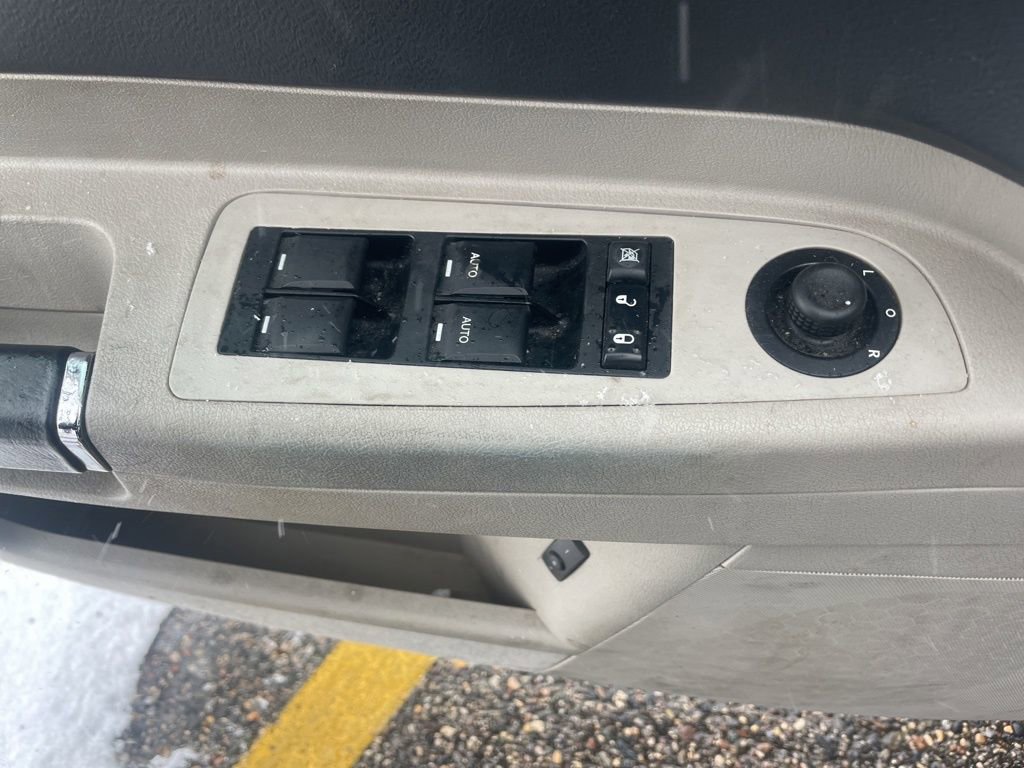 Used 2007 Chrysler 300 C w/ SRT Design Group image 19