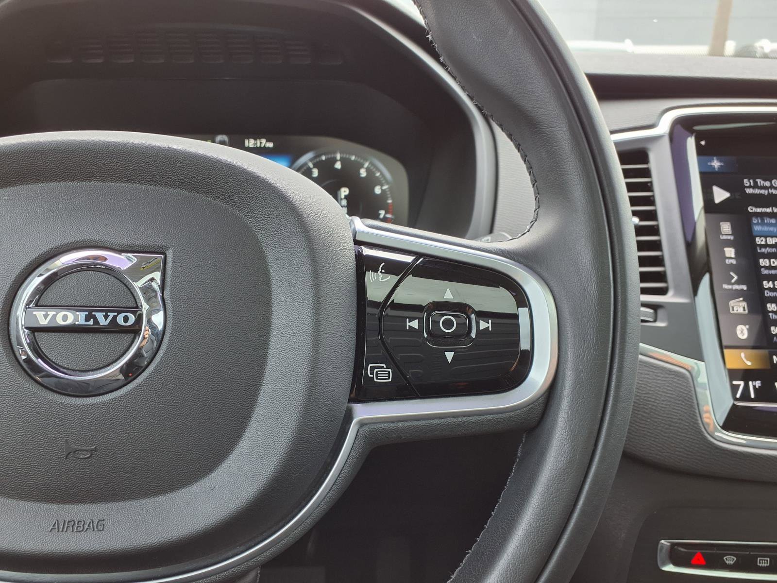 Used 2020 Volvo XC90 T5 Momentum w/ Protection Package Premier image 27