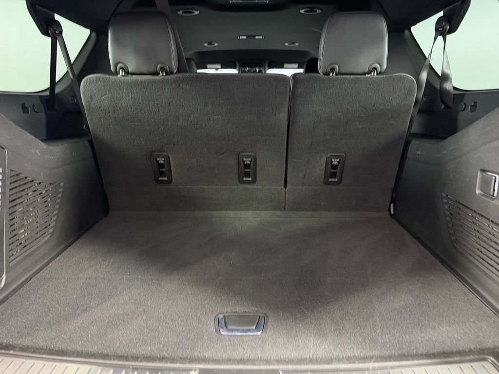 Used 2026 Chevrolet Suburban Premier AWD/4WD image 31