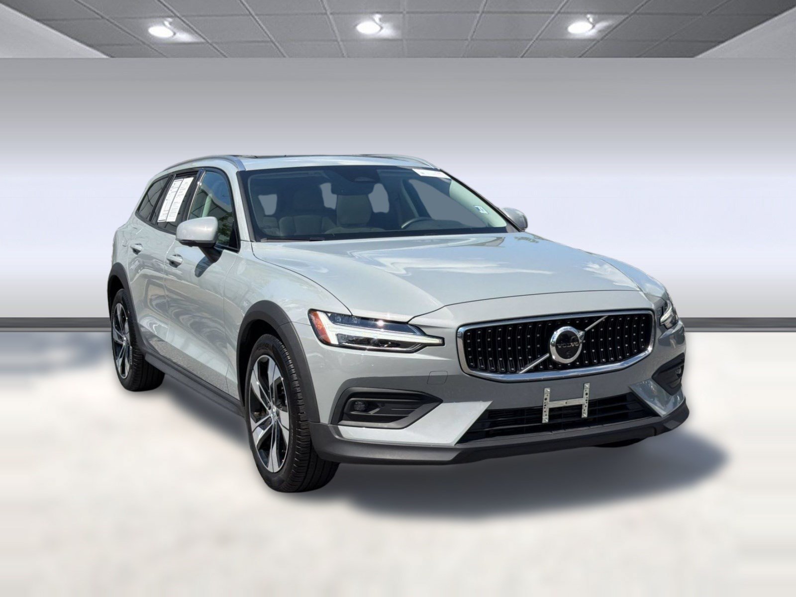 Certified 2025 Volvo V60 B5 Cross Country Plus AWD/4WD image 6