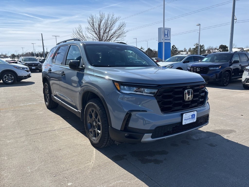Used 2024 Honda Pilot TrailSport image 3