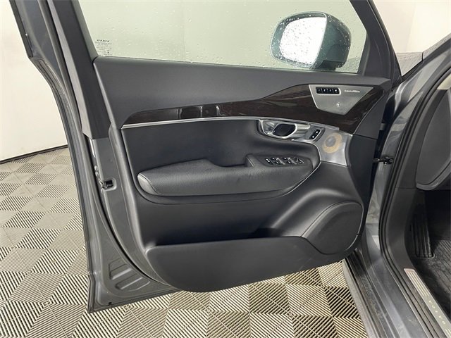 Used 2017 Volvo XC90 T6 Momentum w/ Vision Package image 12