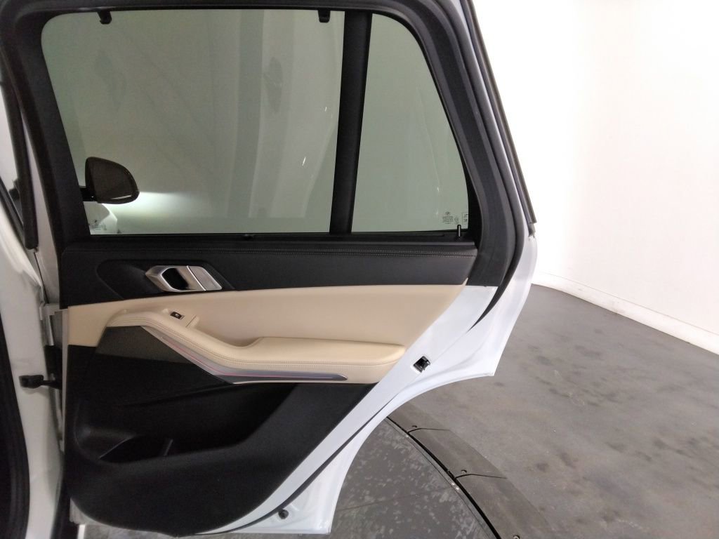Used 2022 BMW X5 xDrive40i w/ Executive Package image 38
