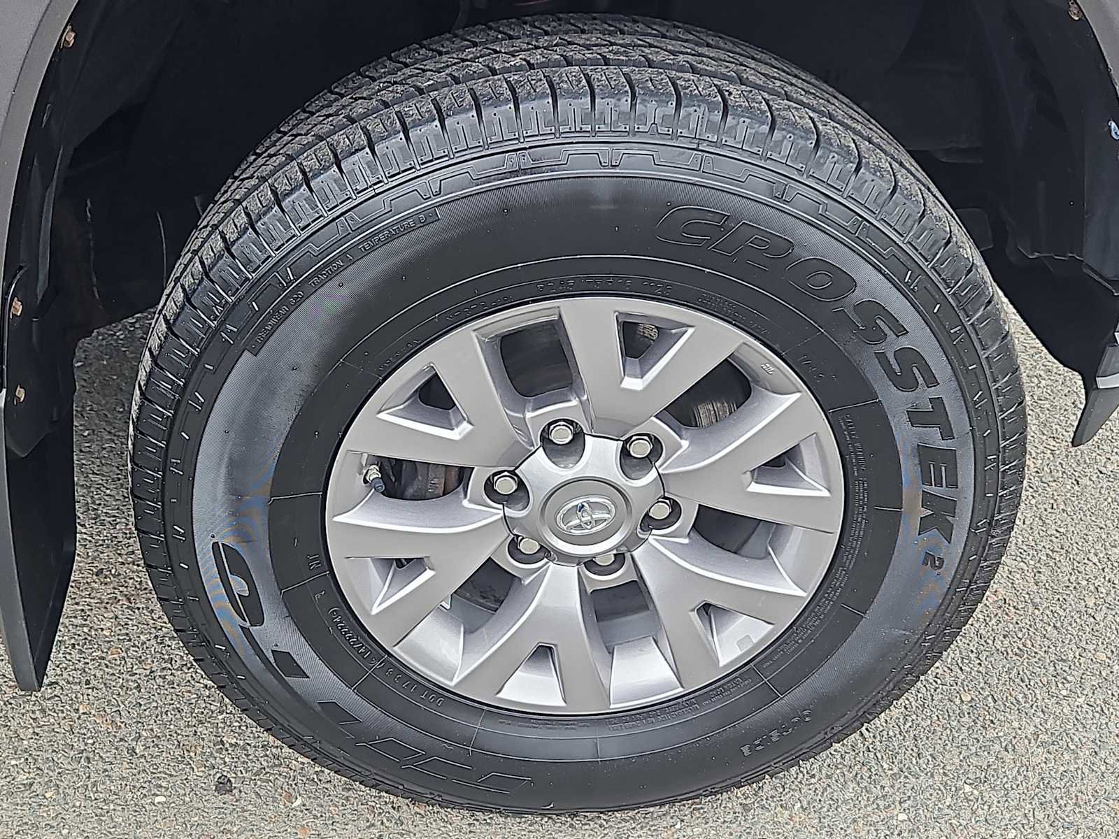 Used 2018 Toyota Tacoma SR5 AWD/4WD image 10