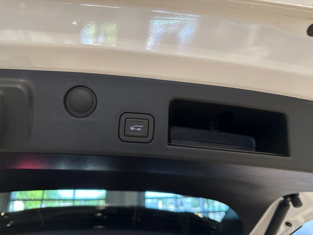 New 2026 GMC Terrain AT4 w/ LPO, Floor Liner Package AWD/4WD image 17