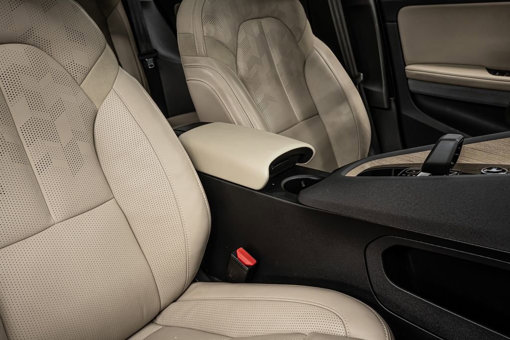 Used 2022 Polestar Polestar 2 w/ Plus Package image 21