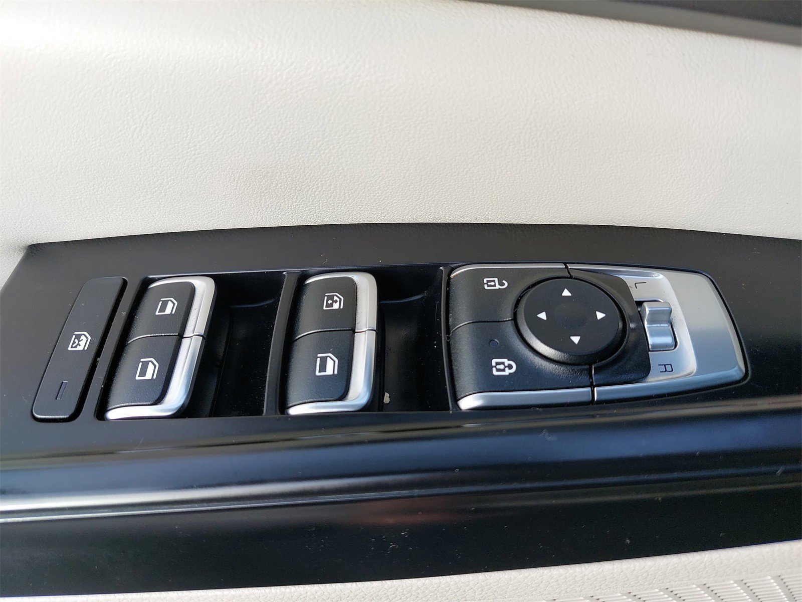 Certified 2024 Kia Carnival LX image 33