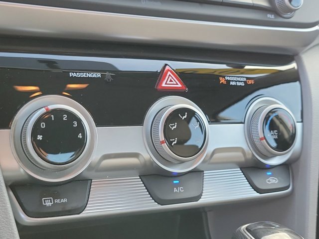 Used 2019 Hyundai Elantra SE image 28