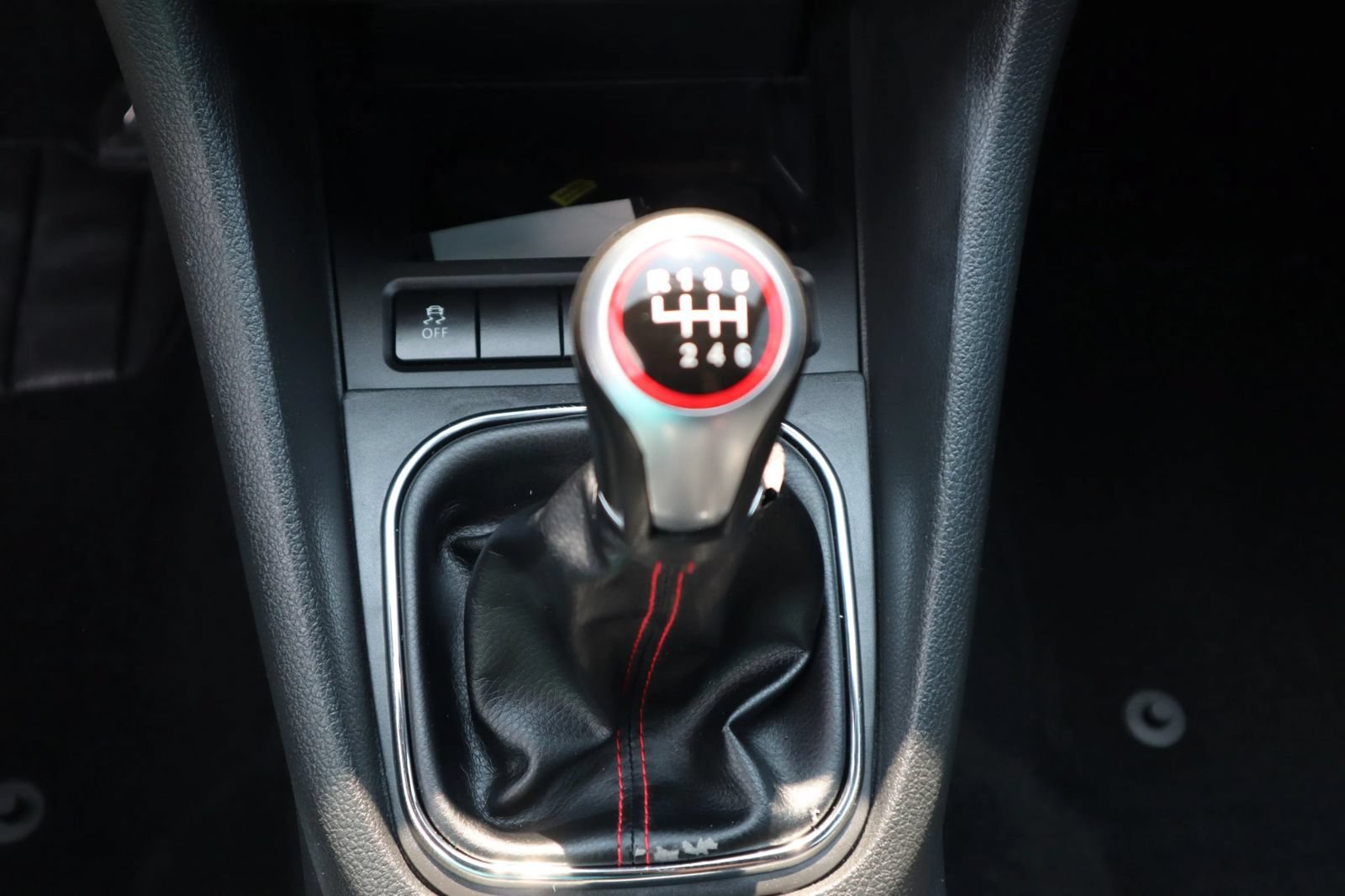 Used 2011 Volkswagen Golf 2-Door FWD image 18