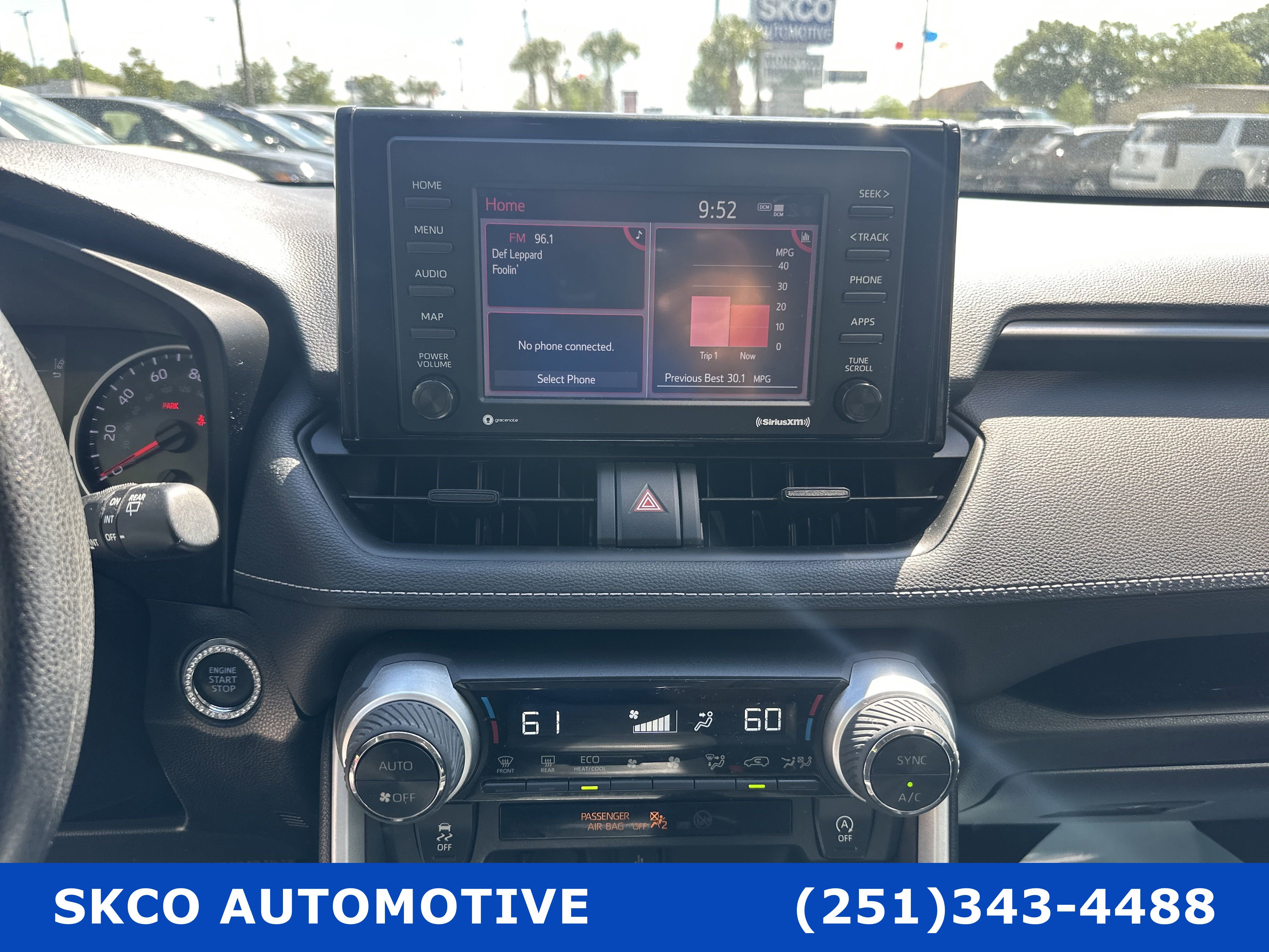 Used 2022 Toyota RAV4 XLE w/ Convenience Package FWD image 16