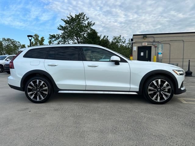 Certified 2024 Volvo V60 B5 Cross Country Ultimate AWD/4WD image 10