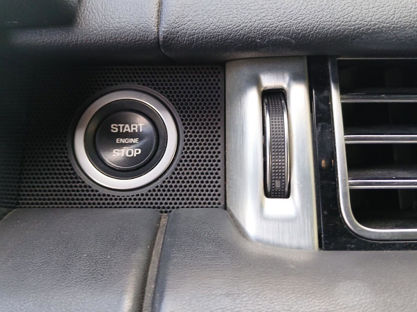 Used 2018 Land Rover Range Rover Long Wheelbase Supercharged image 16