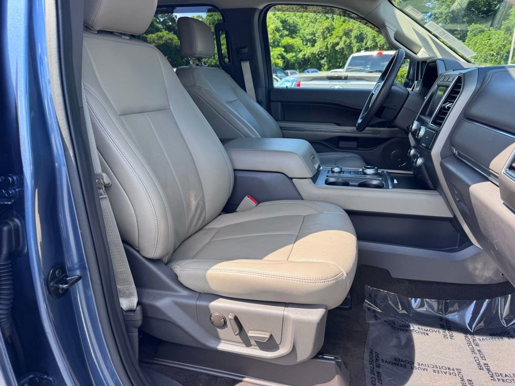 Used 2020 Ford Expedition XLT w/ Equipment Group 202A AWD/4WD image 30