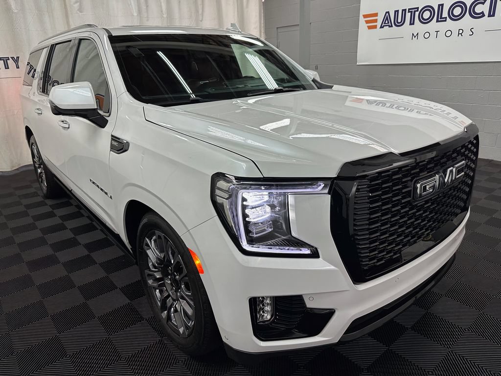 Used 2024 GMC Yukon XL Denali Ultimate AWD/4WD image 3