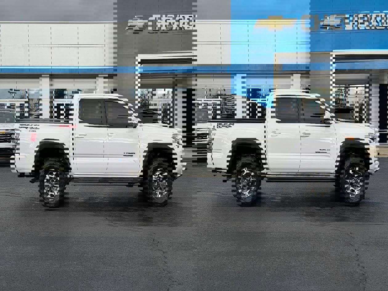 Used 2021 Toyota Tacoma TRD Off-Road w/ Technology Package image 4