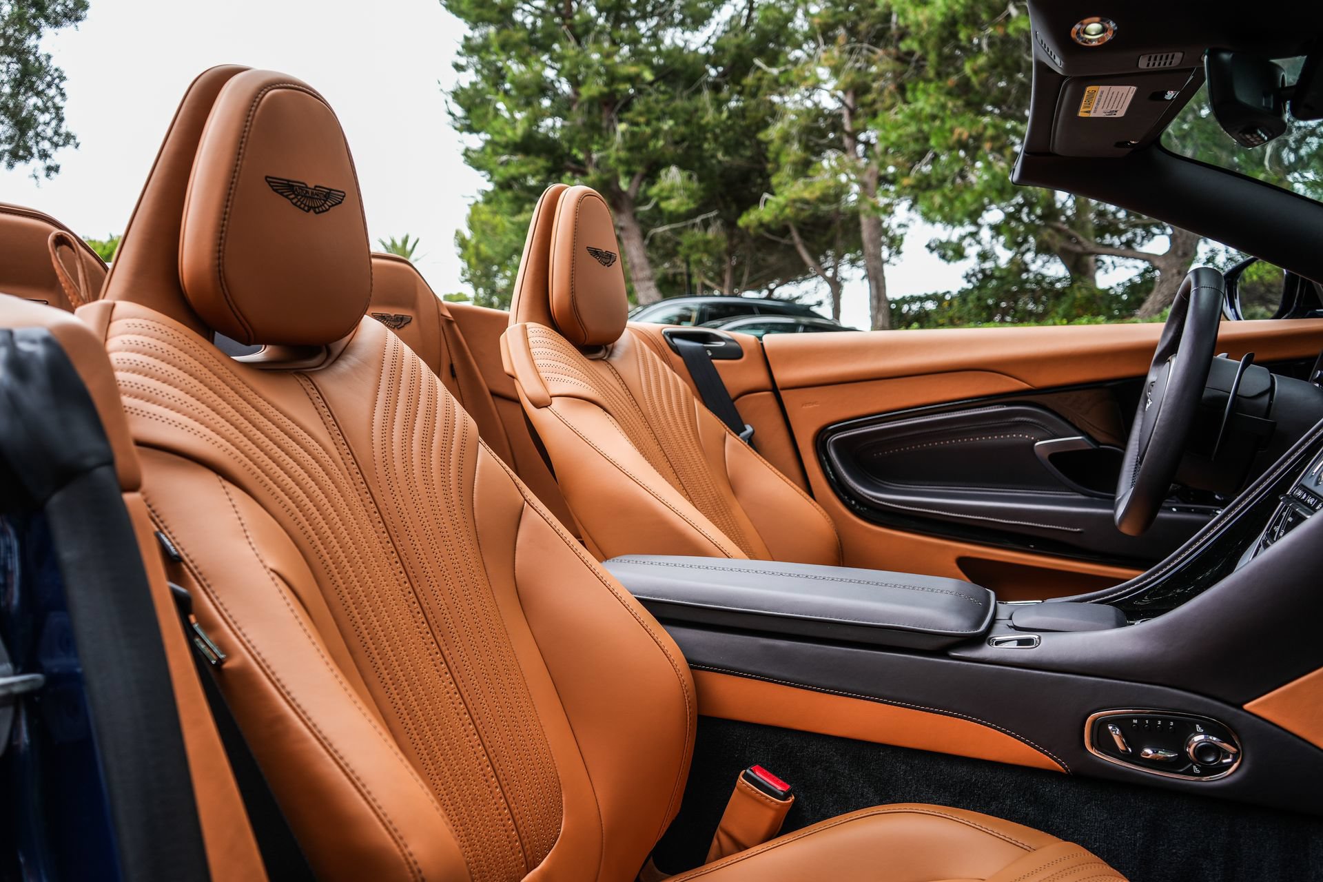 Used 2023 Aston Martin DB11 Volante RWD image 19