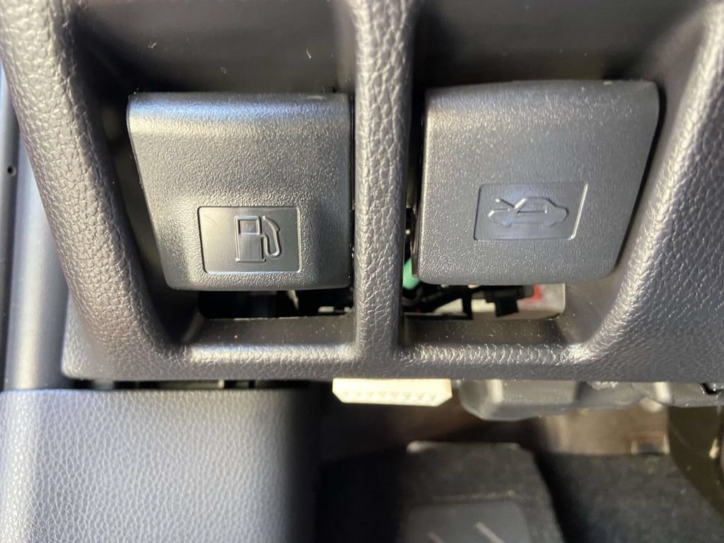 Used 2024 Toyota RAV4 XLE Premium FWD image 31