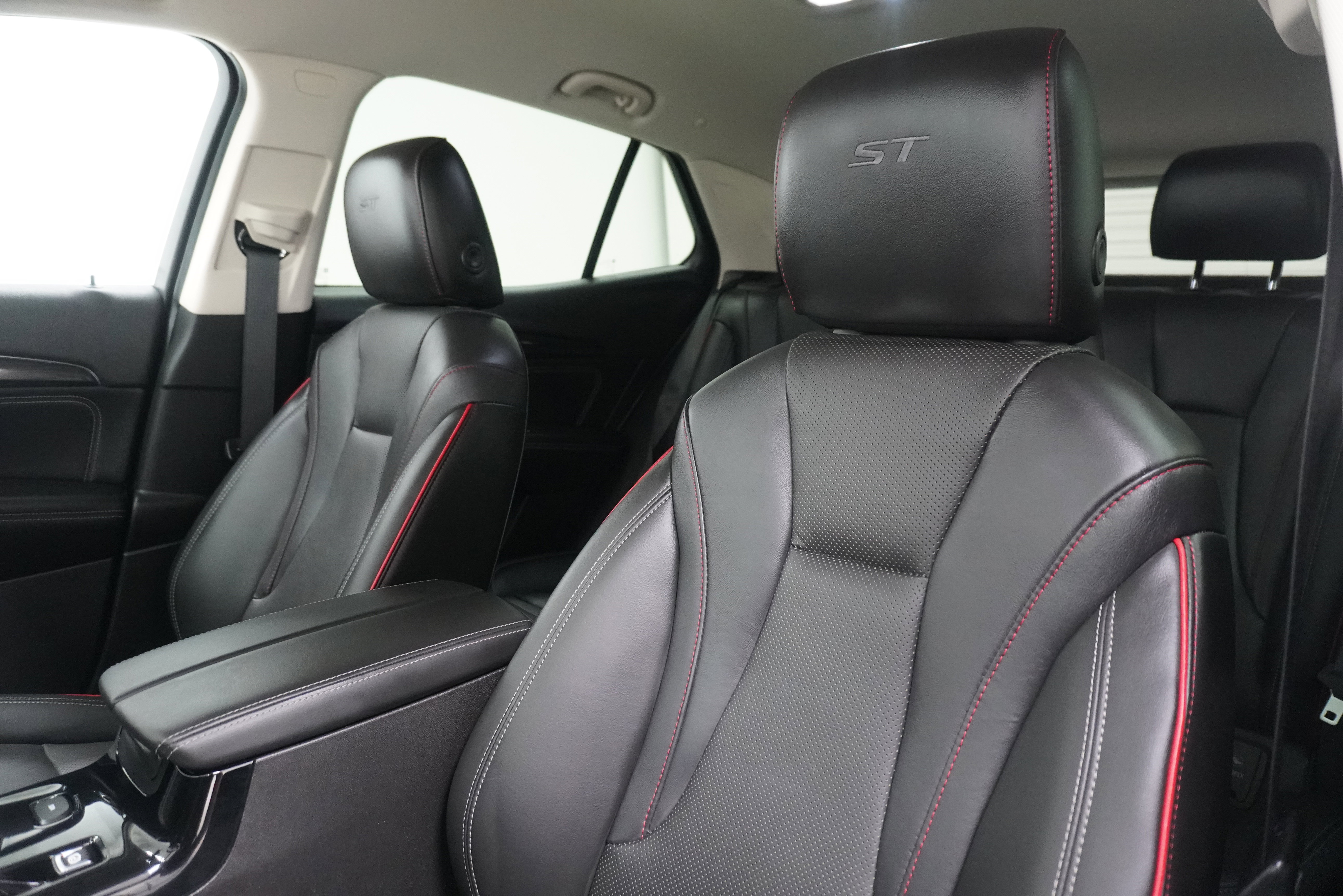 Used 2023 Buick Envision Essence w/ Sport Touring Package FWD image 11