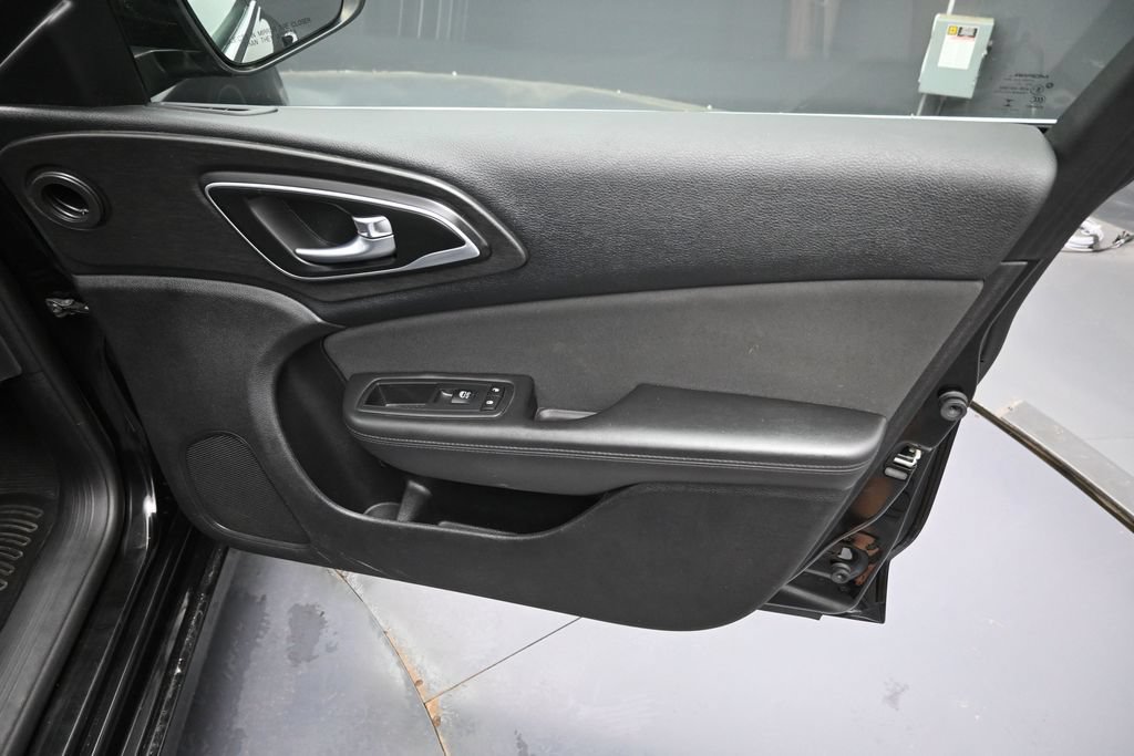 Used 2016 Chrysler 200 Limited w/ Anniversary Edition FWD image 33