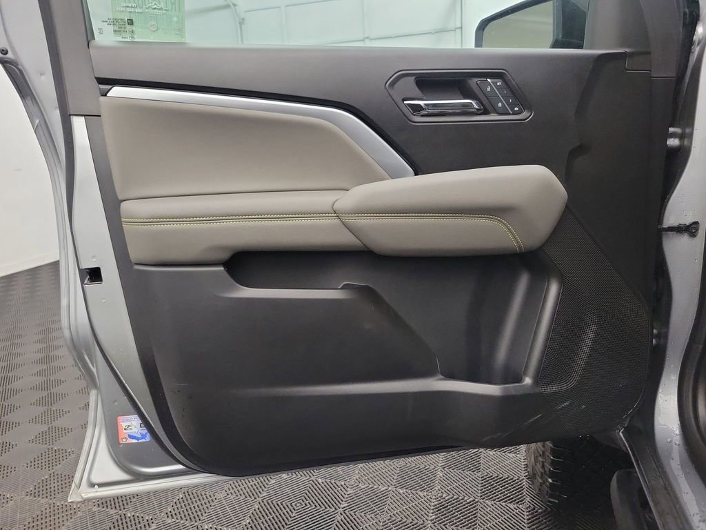 Used 2024 Chevrolet Colorado ZR2 w/ ZR2 Bison Edition AWD/4WD image 19