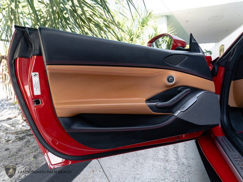 Used 2019 Ferrari Portofino image 35