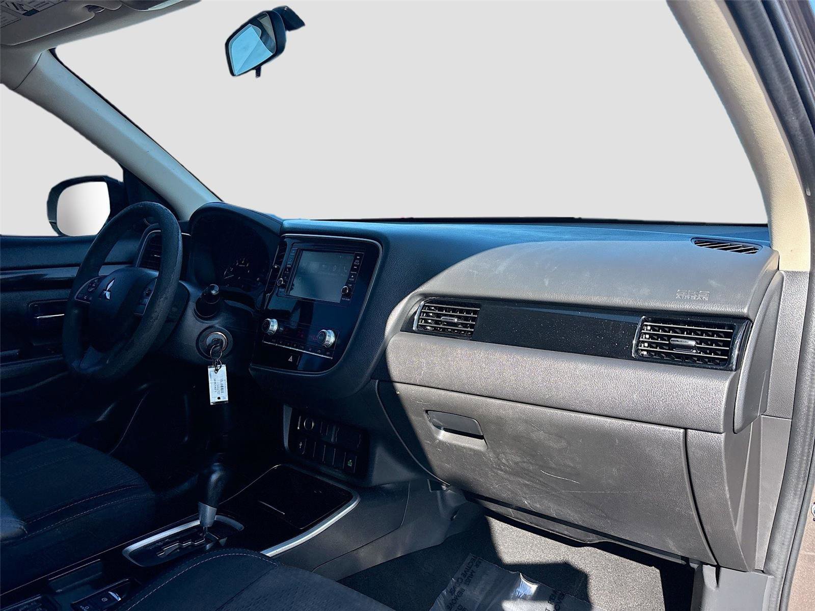 Used 2020 Mitsubishi Outlander ES image 28