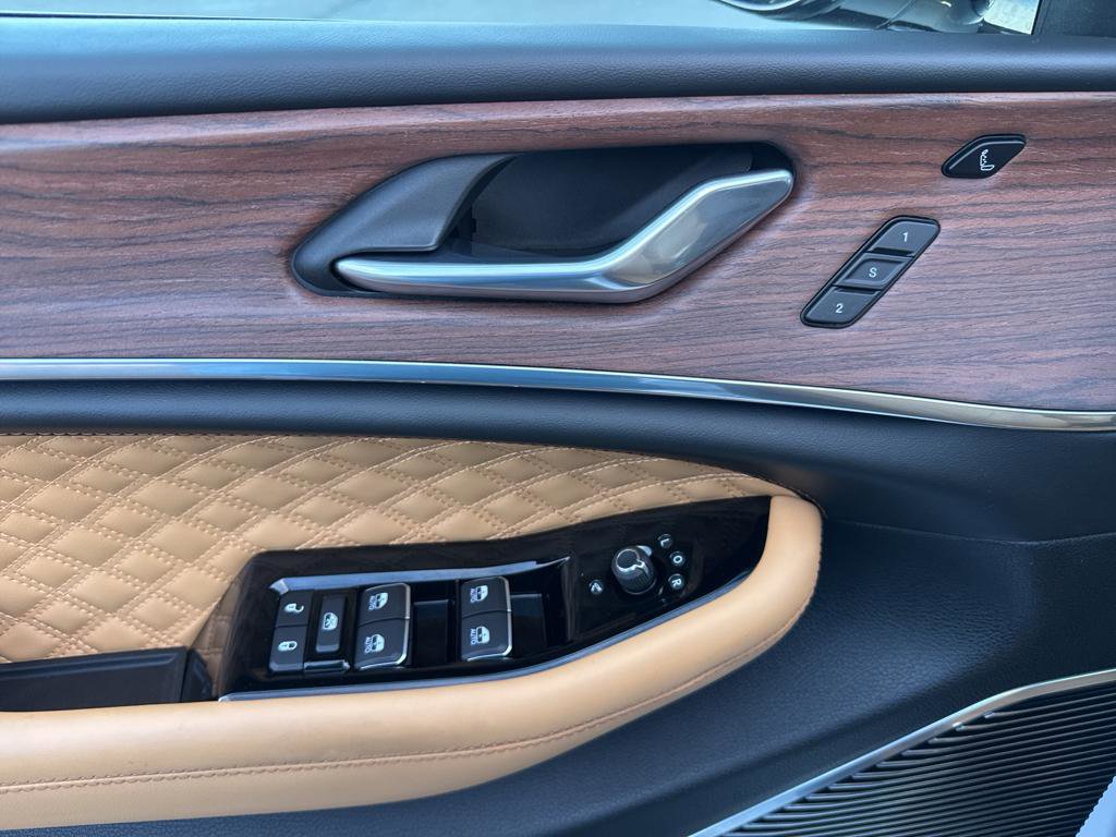 Certified 2025 Jeep Grand Cherokee Summit w/ Adv Protech Group IV image 19