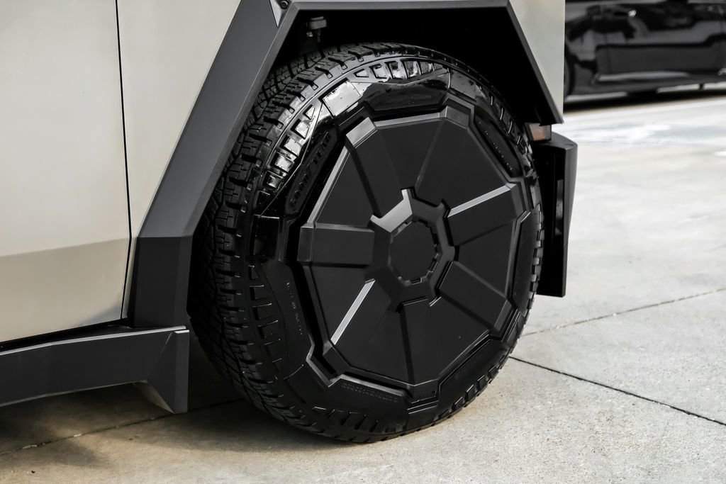 Used 2025 Tesla Cybertruck Cyberbeast image 39