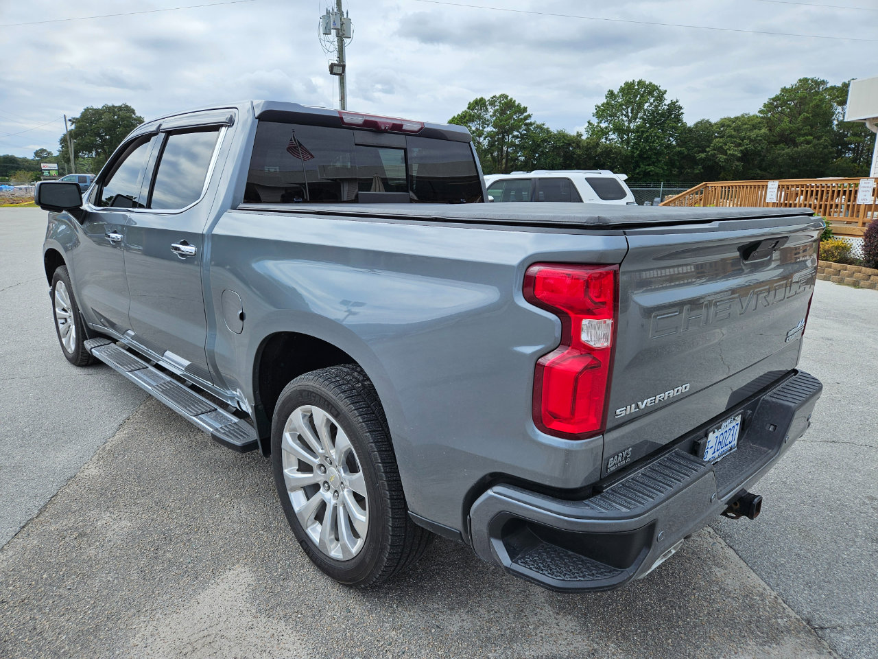 Used 2021 Chevrolet Silverado 1500 High Country w/ Technology Package image 4