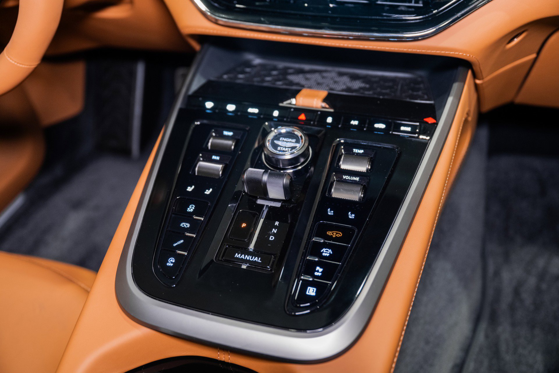 New 2026 Aston Martin DBX 707 image 33