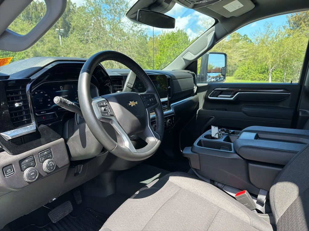 Used 2025 Chevrolet Silverado 2500 LT w/ Convenience Package image 11