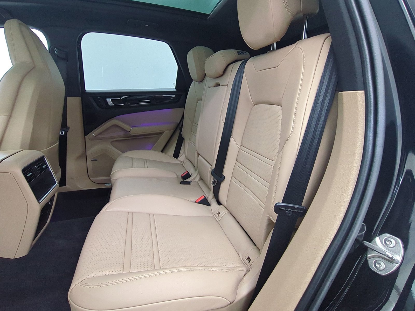 Certified 2023 Porsche Cayenne Platinum Edition image 22