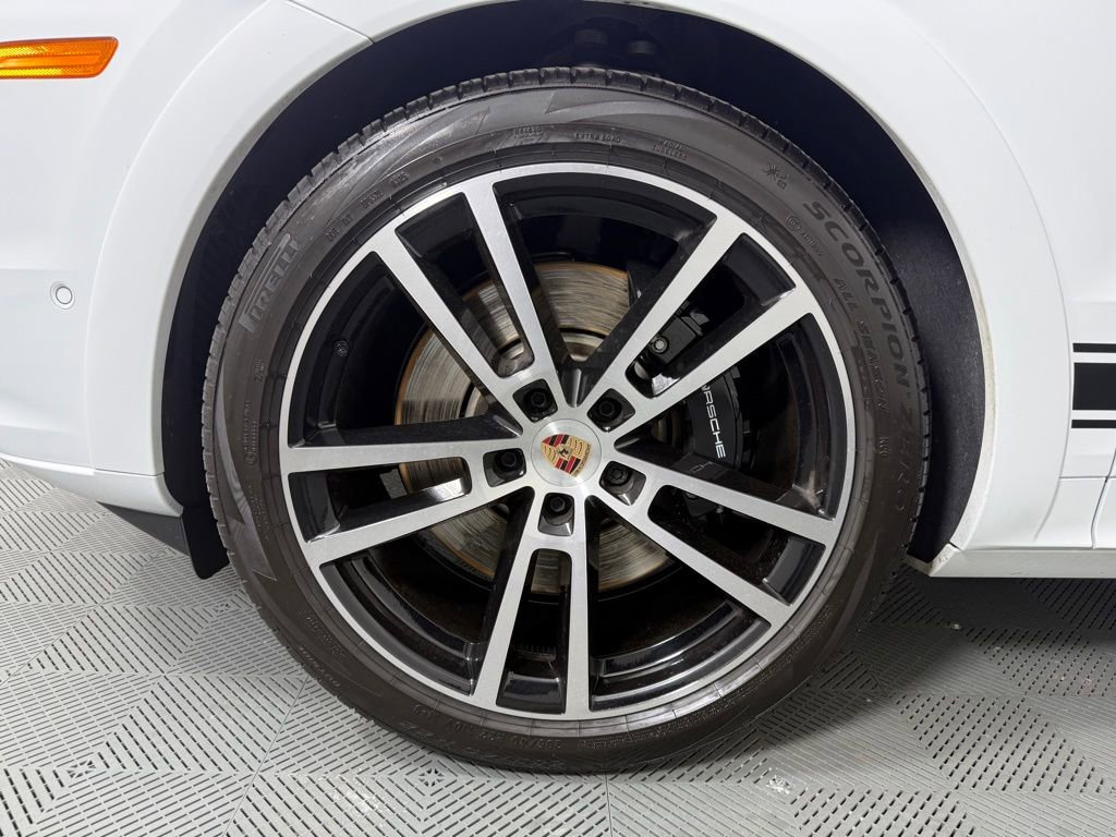 Certified 2025 Porsche Cayenne GTS image 11
