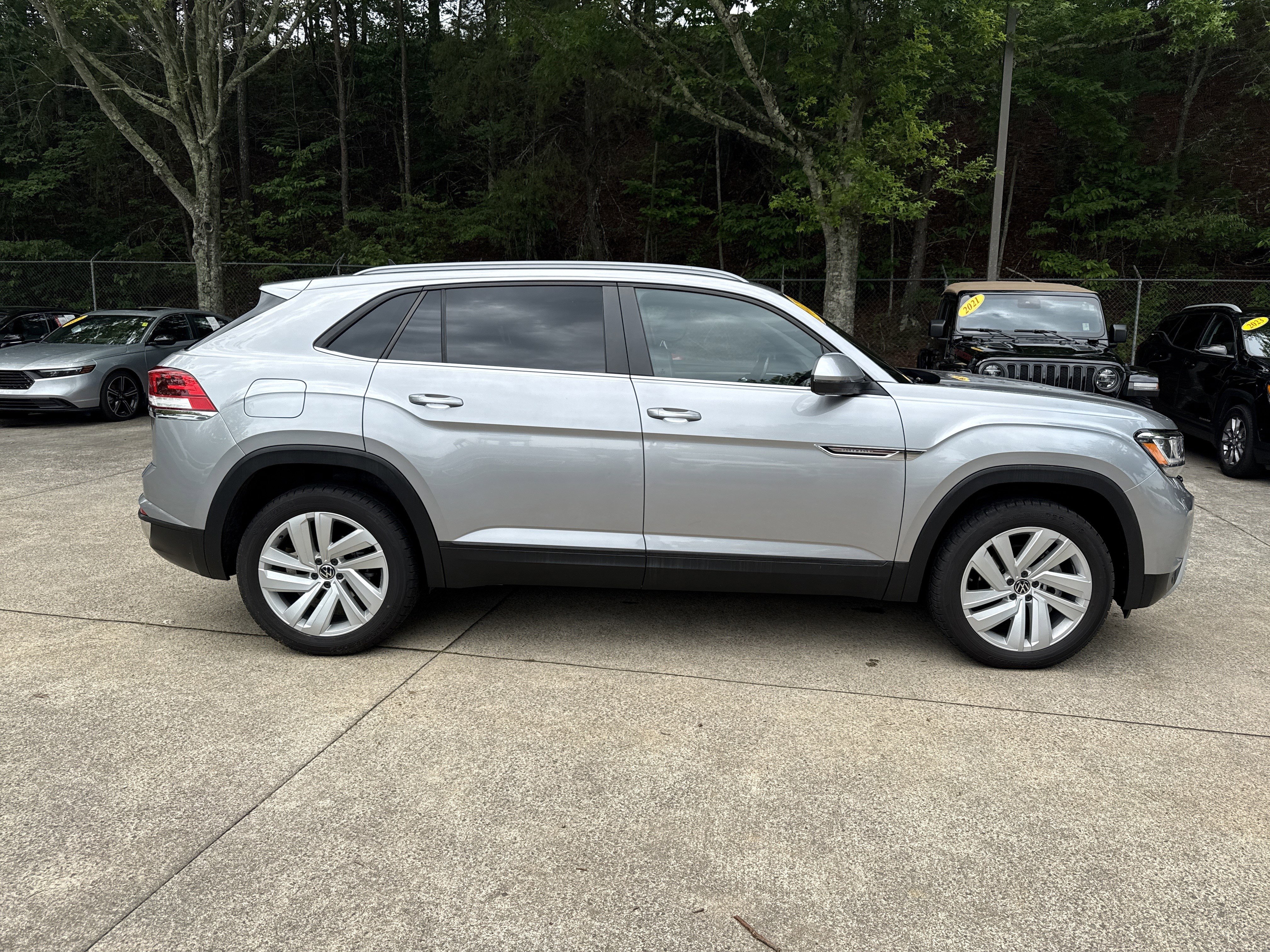 Used 2020 Volkswagen Atlas Cross Sport SE FWD image 8