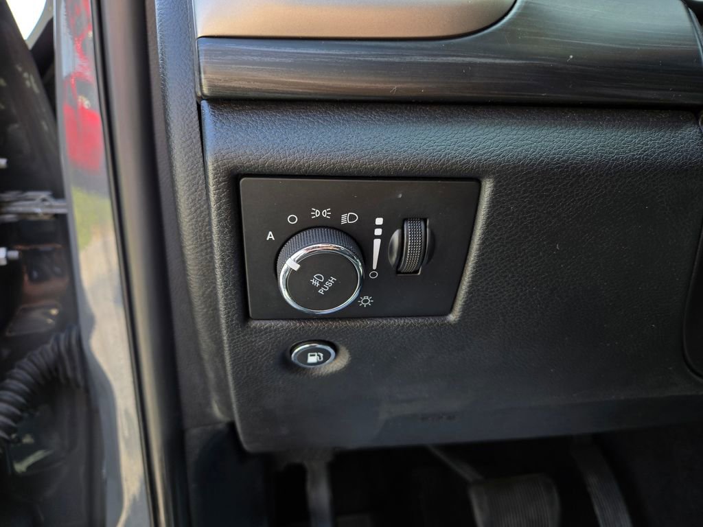 Used 2020 Jeep Grand Cherokee Altitude AWD/4WD image 12