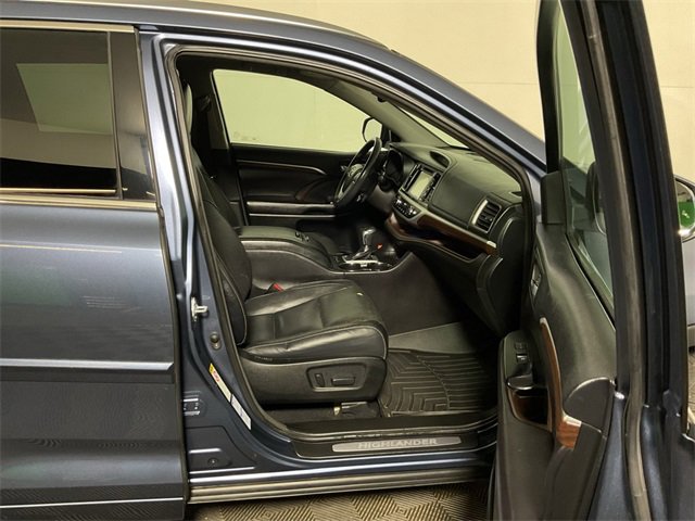 Used 2016 Toyota Highlander Limited image 35